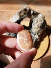 Charger l'image dans la galerie, Cabochon Pierre de soleil