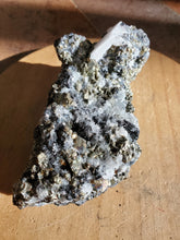 Charger l'image dans la galerie, Pyrite, Calcite, Quartz et Sphalérite (Madan, Bulgarie) pierre de collection