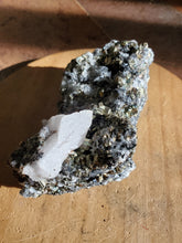 Charger l'image dans la galerie, Pyrite, Calcite, Quartz et Sphalérite (Madan, Bulgarie) pierre de collection