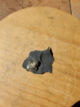 Charger l'image dans la galerie, Pyrite sur Schiste noir (Serre-Ponçon, France) pierre de collection