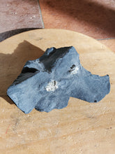 Charger l'image dans la galerie, Pyrite sur Schiste noir (Serre-Ponçon, France) pierre de collection