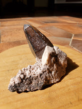 Charger l'image dans la galerie, Quartz fumé et Feldspath (Madagascar) pierre de collection