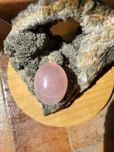 Charger l'image dans la galerie, Quartz rose étoilé galet
