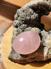 Charger l'image dans la galerie, Quartz rose étoilé galet
