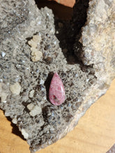Charger l'image dans la galerie, Cabochon Rhodonite