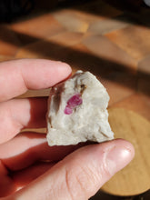 Charger l'image dans la galerie, Rubis et pyrite sur calcite (Afghanistan) pierre de collection