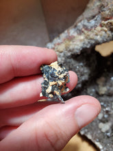 Charger l'image dans la galerie, Rutile sur Hématite (Brésil) pierre de collection