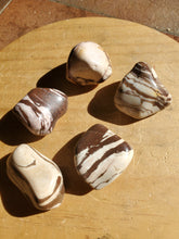 Charger l'image dans la galerie, Jaspe Cappuccino pierres roulées