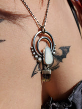 Charger l'image dans la galerie, Collier Opale Coober Peddy et Tanzanite naturelle - Collaboration Mystik Wood