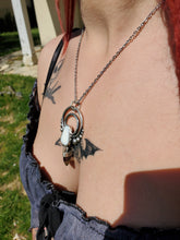 Charger l'image dans la galerie, Collier Opale Coober Peddy et Tanzanite naturelle - Collaboration Mystik Wood