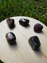 Charger l'image dans la galerie, Rhodonite pierres roulées