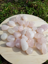Charger l'image dans la galerie, Quartz Rose pierres roulées