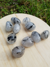 Charger l'image dans la galerie, Quartz Tourmaline pierres roulées