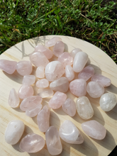 Charger l'image dans la galerie, Quartz Rose pierres roulées