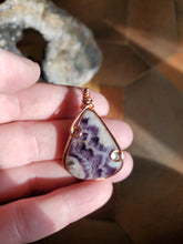 Charger l'image dans la galerie, Améthyste Auvergne et cuivre pendentif