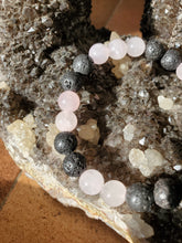 Charger l'image dans la galerie, Bracelet Pierre de Lave et Quartz Rose 8 mms