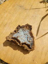 Charger l'image dans la galerie, Calcédoine bleue (Charroux, France) pierre de collection