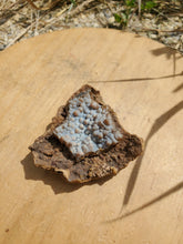 Charger l'image dans la galerie, Calcédoine bleue (Charroux, France) pierre de collection