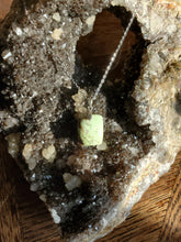 Charger l'image dans la galerie, collier Chrysoprase citron