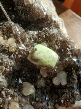 Charger l'image dans la galerie, collier Chrysoprase citron