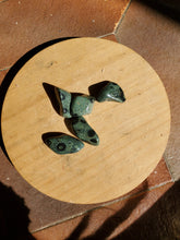 Charger l'image dans la galerie, Jaspe Kambaba pierres roulées