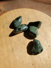 Charger l'image dans la galerie, Jaspe Kambaba pierres roulées