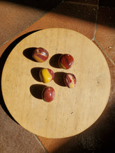 Charger l'image dans la galerie, Jaspe Mokaite pierres roulées