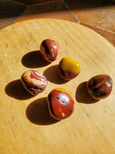 Charger l'image dans la galerie, Jaspe Mokaite pierres roulées
