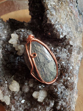 Charger l'image dans la galerie, Marcasite et cuivre pendentif