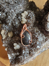 Charger l'image dans la galerie, Obsidienne noire et cuivre pendentif