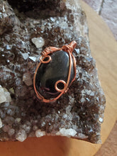 Charger l'image dans la galerie, Obsidienne noire et cuivre pendentif