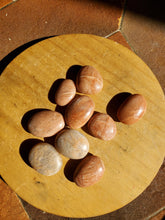 Charger l'image dans la galerie, Pierre de lune orange pierres roulées
