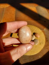 Charger l'image dans la galerie, Pierre de lune orange pierres roulées