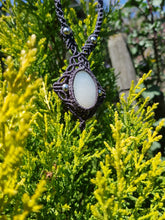 Charger l'image dans la galerie, Collier macramé Leia - pierre de lune collaboration Margarites Créa Nature