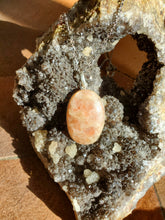 Charger l'image dans la galerie, Collier Pierre de Soleil sertie