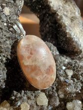 Charger l'image dans la galerie, Collier Pierre de Soleil sertie