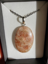 Charger l'image dans la galerie, Collier Pierre de Soleil sertie