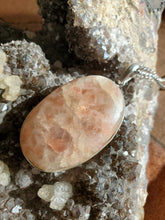 Charger l'image dans la galerie, Collier Pierre de Soleil sertie