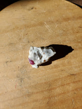 Charger l'image dans la galerie, Rubis et pyrite sur calcite (Afghanistan) pierre de collection