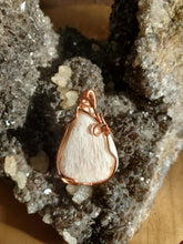 Charger l'image dans la galerie, Scolécite et cuivre pendentif