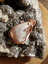 Charger l'image dans la galerie, Scolécite et cuivre pendentif