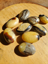 Charger l'image dans la galerie, Septaria pierres roulées
