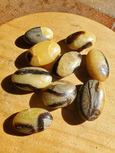 Charger l'image dans la galerie, Septaria pierres roulées