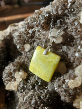 Charger l'image dans la galerie, Collier Serpentine