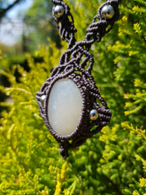 Charger l'image dans la galerie, Collier macramé Leia - pierre de lune collaboration Margarites Créa Nature