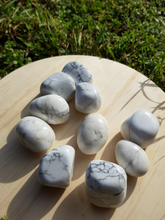 Charger l'image dans la galerie, Howlite pierres roulées