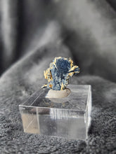 Charger l'image dans la galerie, Rutile sur Hématite du Brésil pierre de collection
