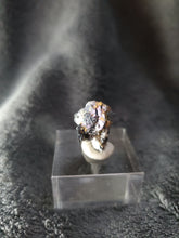 Charger l'image dans la galerie, Rutile sur Hématite du Brésil pierre de collection
