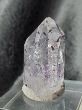 Charger l'image dans la galerie, Quartz/Améthyste Enhydro à inclusions d'Hématite pierre de collection
