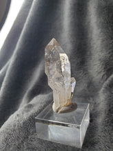 Charger l'image dans la galerie, Quartz fumé zoné enhydro sceptre pierre de collection
